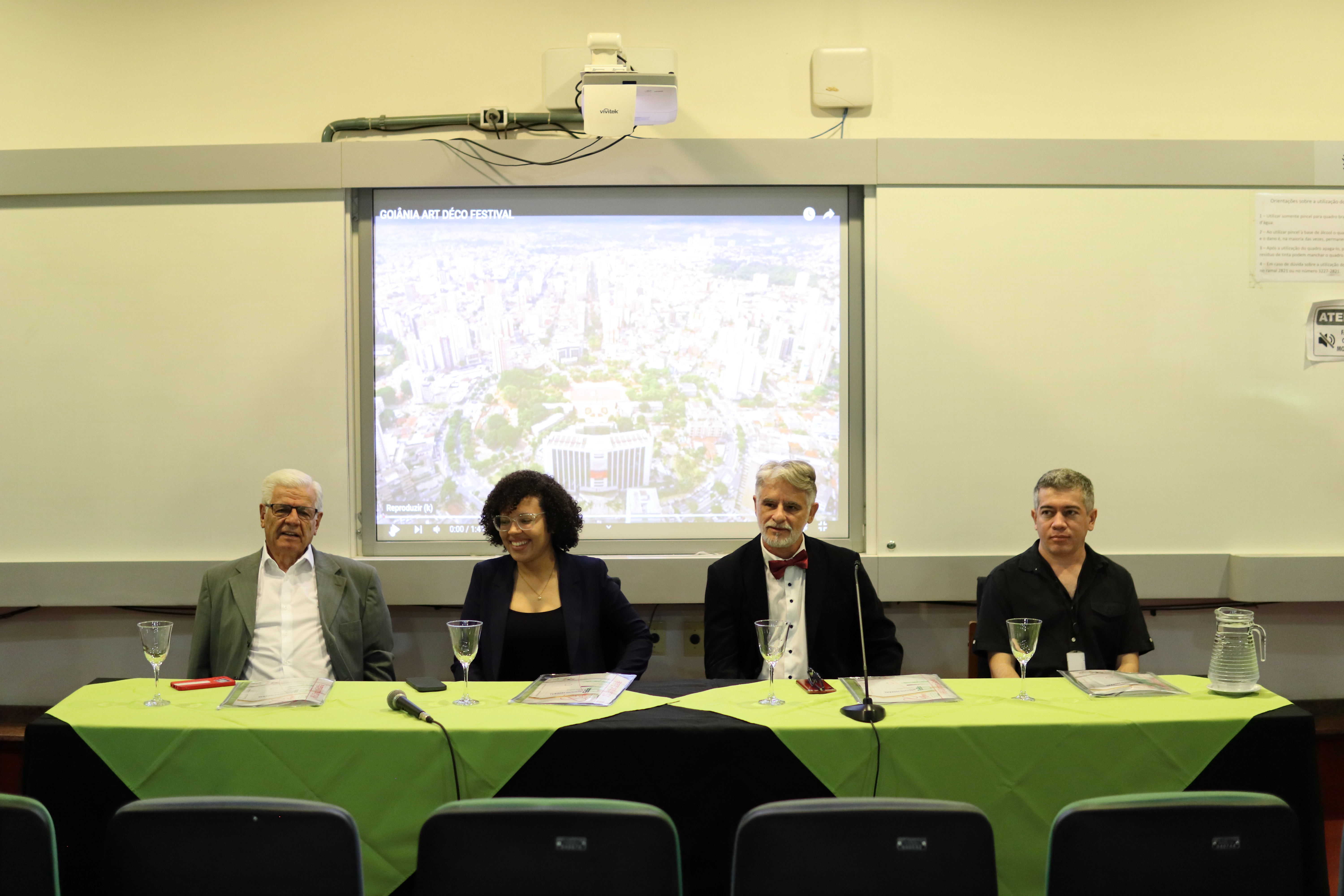 Na mesa de abertura do festival, participaram o superintendente do Iphan em Goiânia, Pedro Wilson; a secretária da Secult, Yara Nunes; o idealizador do festival, Gutto Lemes; e o representante da UFG, Francisco Guilherme. A diretora-geral do Câmpus Goiânia do IFG, professora Adriana Ferreira, também esteve presente na abertura do evento.